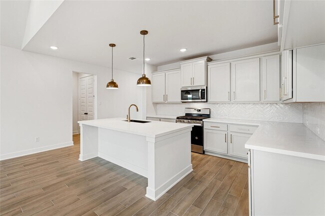 Building Photo - 5323 Birch Shadow Dr