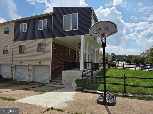 Building Photo - 1701 Scotchbrook Dr