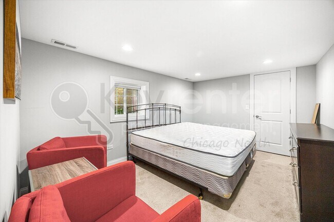 Building Photo - 4230 N Oriole Ave