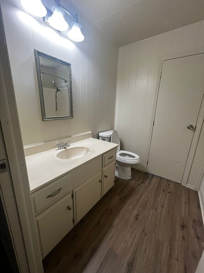 Building Photo - 3 Bedroom, 2 Bathroom Manufactured Home - ...