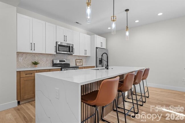 Building Photo - 548 Car Farm Rd