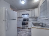 Building Photo - 2 Bedroom 1 Bath Duplex