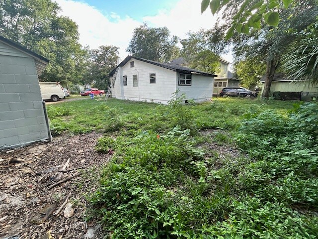 Building Photo - 1441 E 14th St