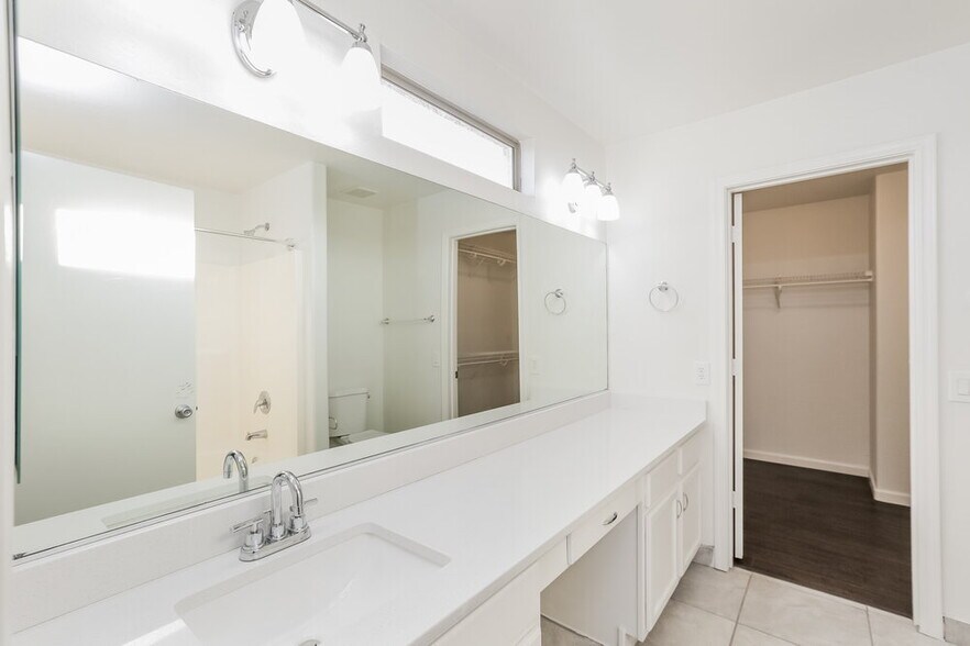 Building Photo - 10637 W Nez Perce St