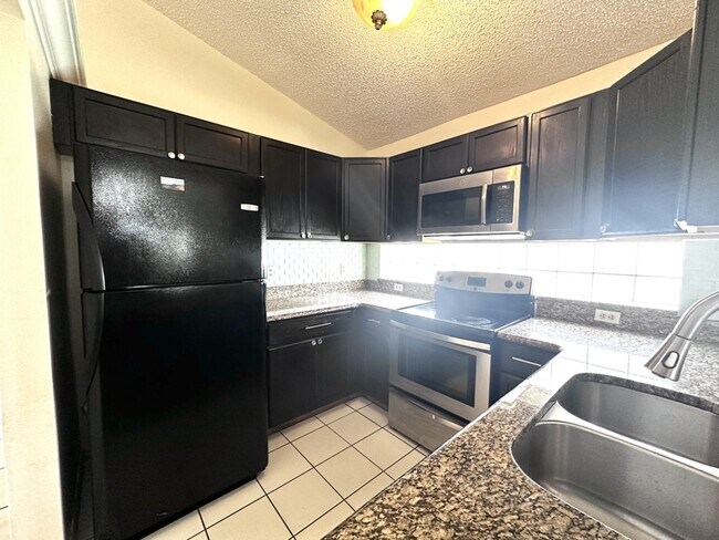 Building Photo - 9606 Chandon Dr