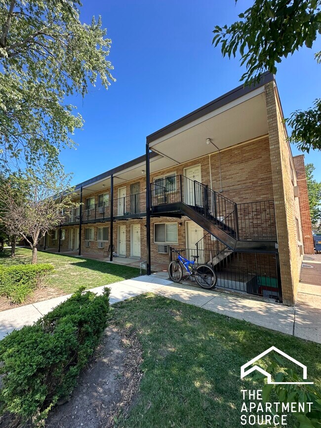 Building Photo - 8504 Waukegan Rd