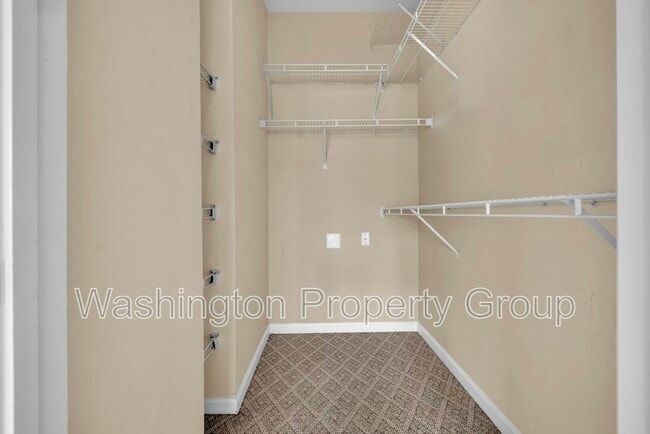 Building Photo - 4854 Eisenhower Ave