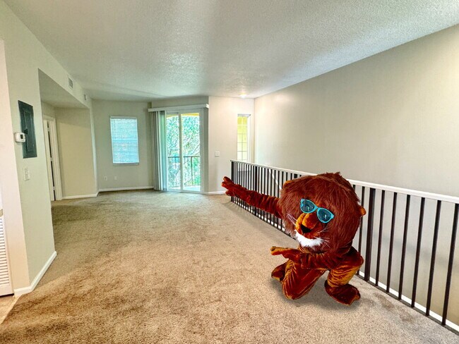 Building Photo - Las Palmas One-Bedroom townhouse with garage