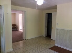 Building Photo - 12 Griffin Rd