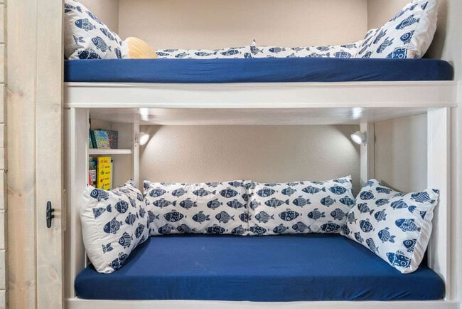 Building Photo - 16 Cut Off Rd