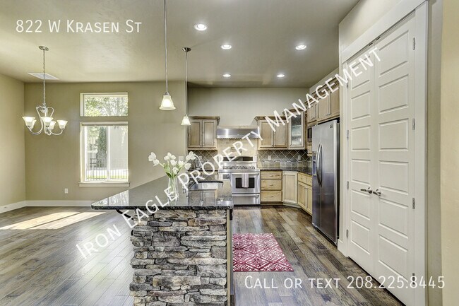 Building Photo - 822 W Krasen St