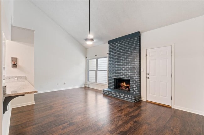 Building Photo - 1731 Twin Brooks Dr SE