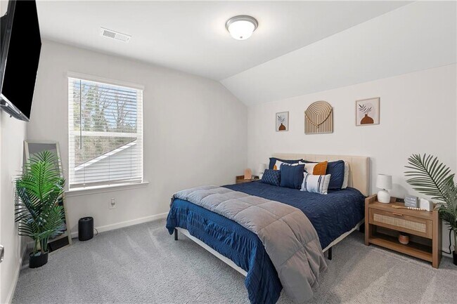 Building Photo - 715 River Gdns Dr