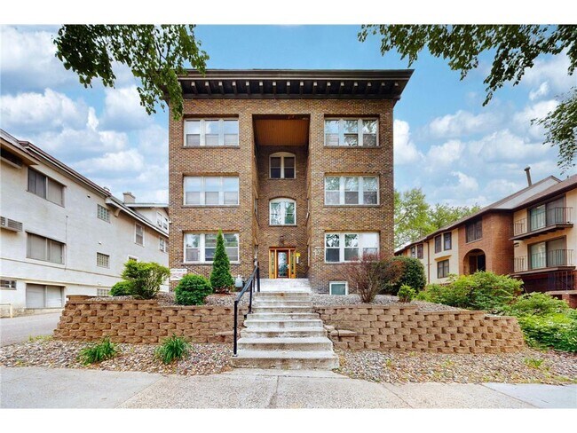Building Photo - 1917 Emerson Ave S
