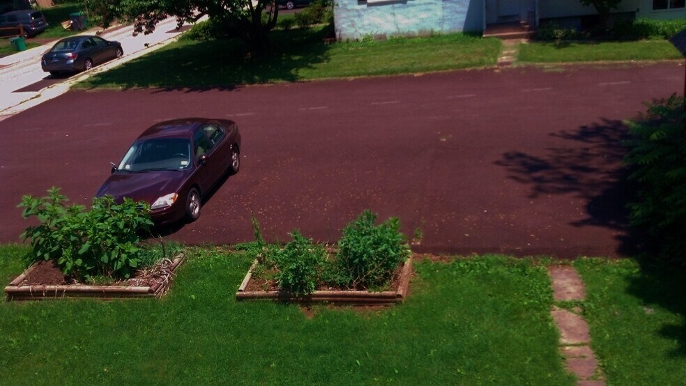 Building Photo - 37A Maple Ave