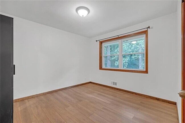 Building Photo - 5960 Brookdale Ln SW