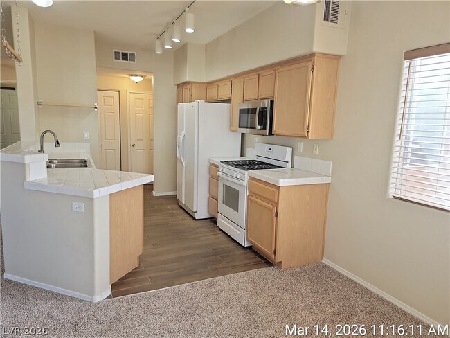 Building Photo - 1050 E Cactus Ave