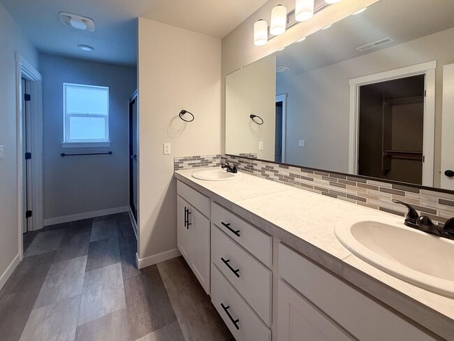 Building Photo - 5590 Mountain Quail Dr S