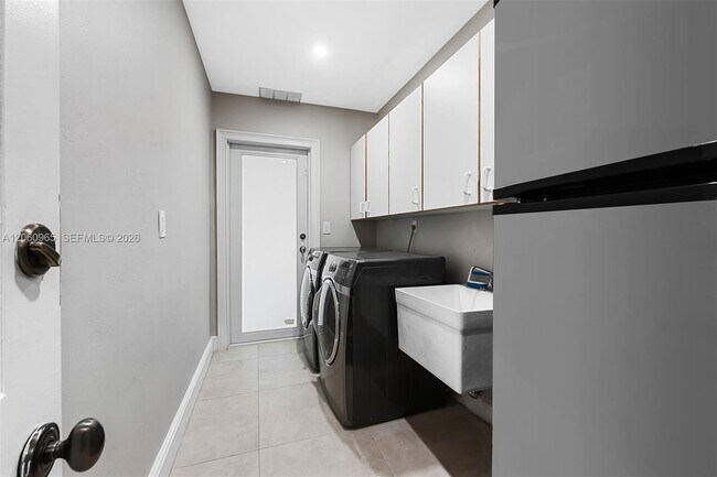 Building Photo - 15440 SW 78th Ct