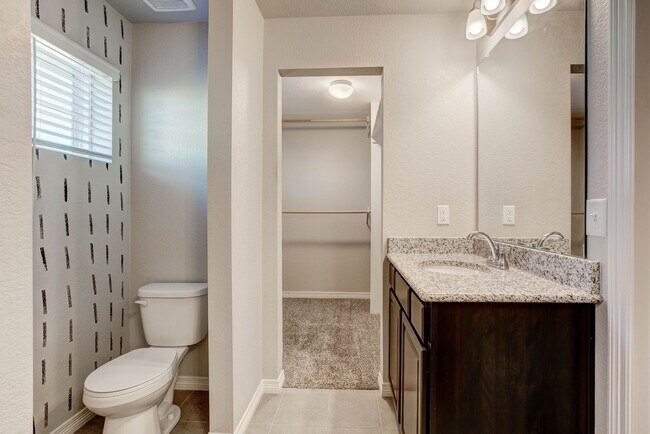 Building Photo - 884 Winding Brk Dr