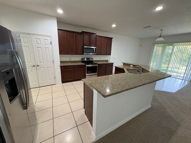 Building Photo - LARGE// Brand New 4/3.5 Bedroom Home in Br...
