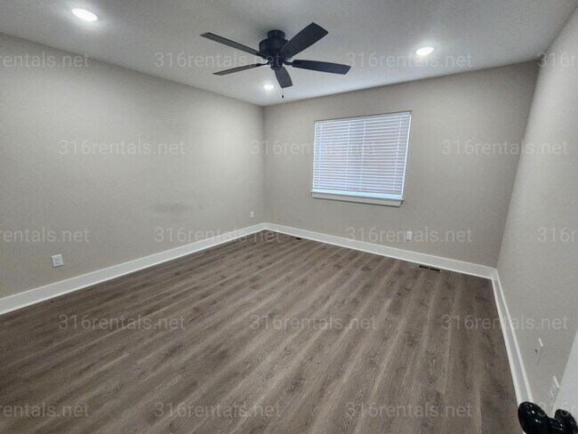 Building Photo - 5258 N Plumthicket St