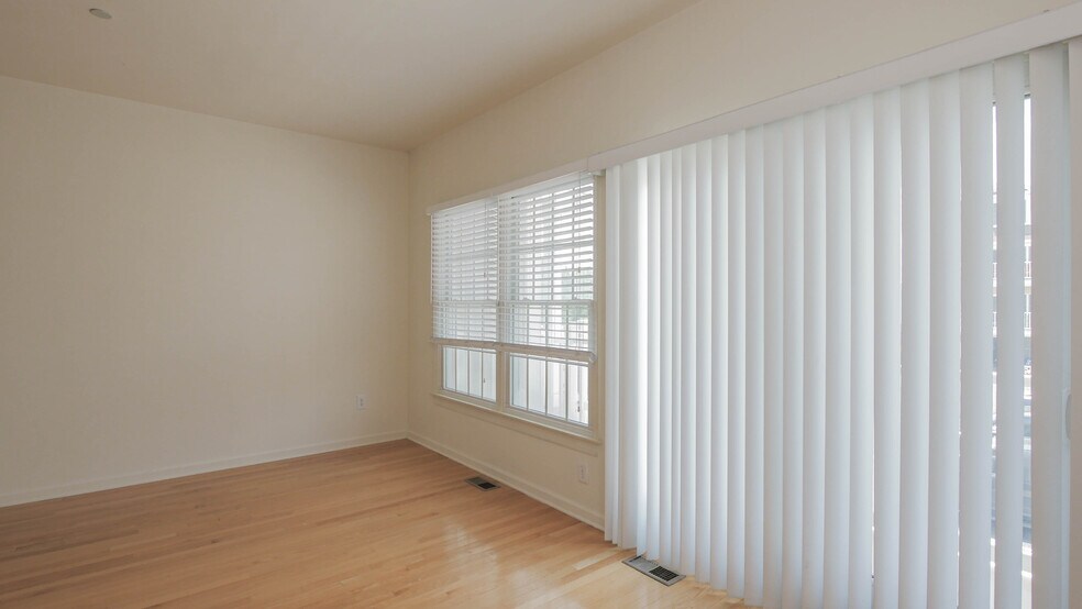 Building Photo - 4 Chelsea Ct