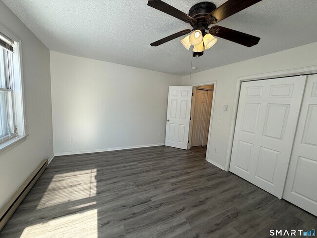 Building Photo - 699 S Main St