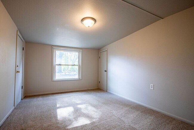 Building Photo - Quaint 2 Bed 1 Bath House in 80907!!
