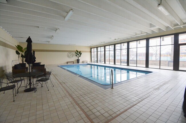 Building Photo - Furnished Unit STEPS FROM THE MAYO CLINIC FACILITIES Rochester Towers Condo For Rent!