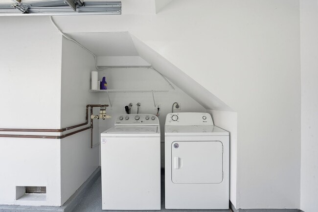 Building Photo - 3 Bd, 2/5 Ba Scripps Ranch Home with Attached Garage and A/C