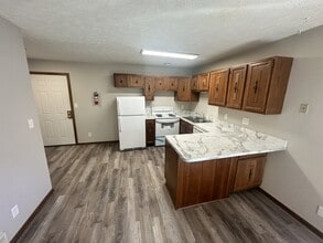 Building Photo - 5840 S 52nd St
