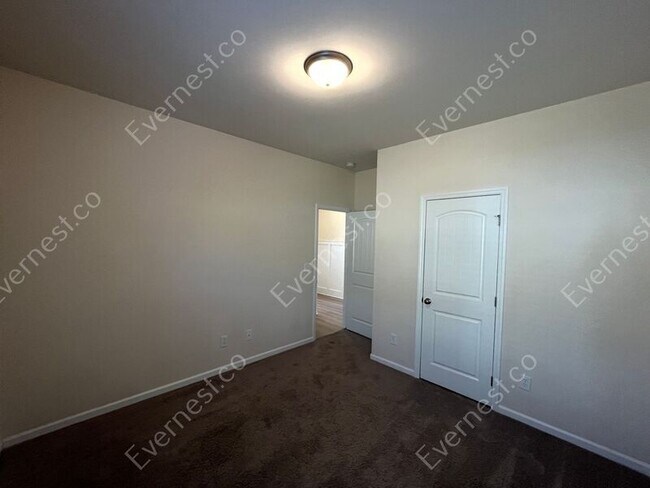 Building Photo - 136 Fernhill Dr NW