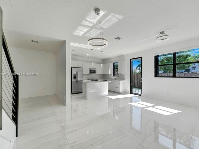 Building Photo - 10500 NW 78th Terrace