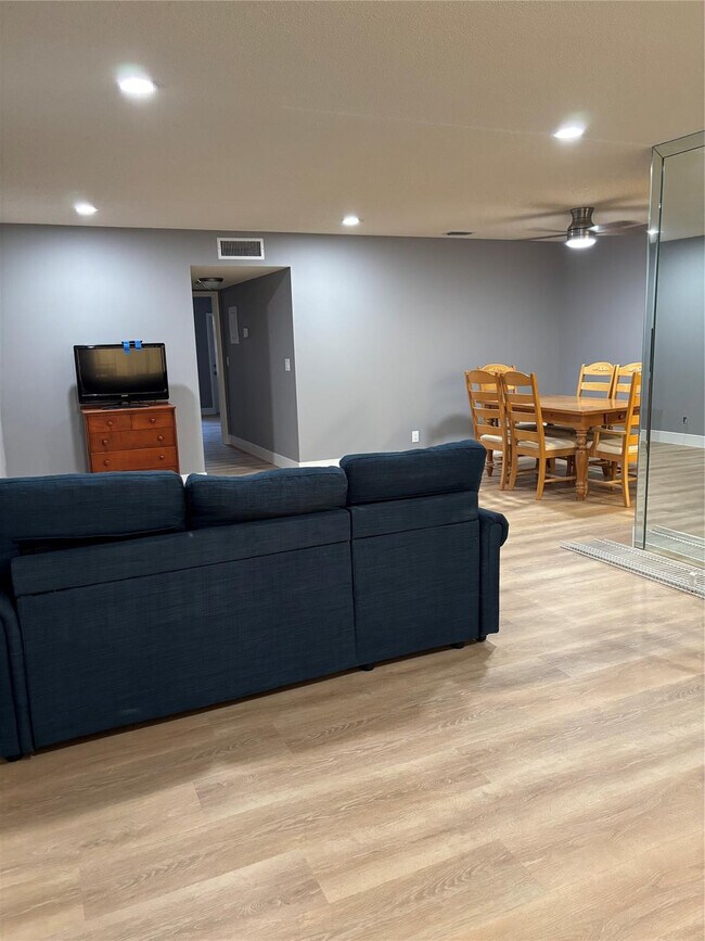 Building Photo - 14748 Canalview Dr