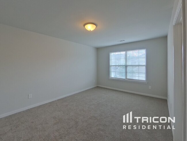 Building Photo - 101 Daisy Cir