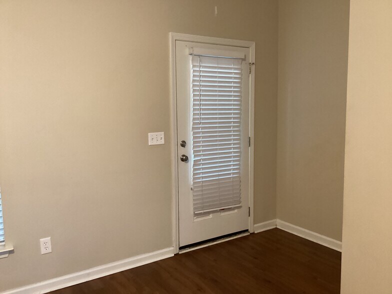 Building Photo - 708 Canyon Dr