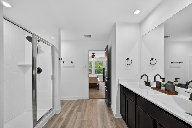 Building Photo - 3233 Creston Gate Dr