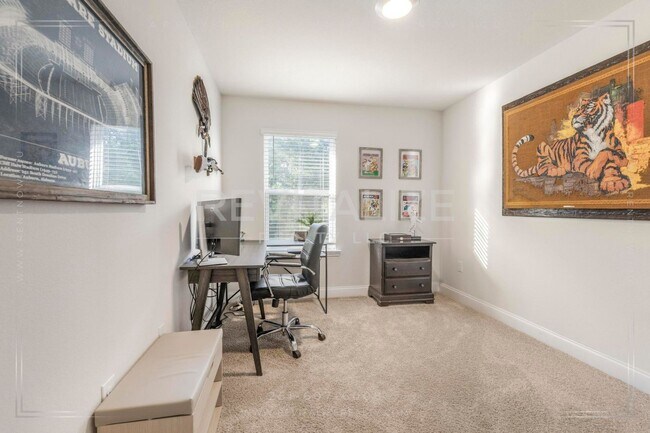 Building Photo - Beautiful Townhome in Quail Hollow, Spanis...