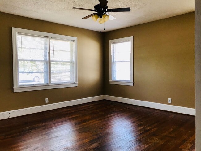 Building Photo - Rare Gem! Spacious and fantastic updated o...