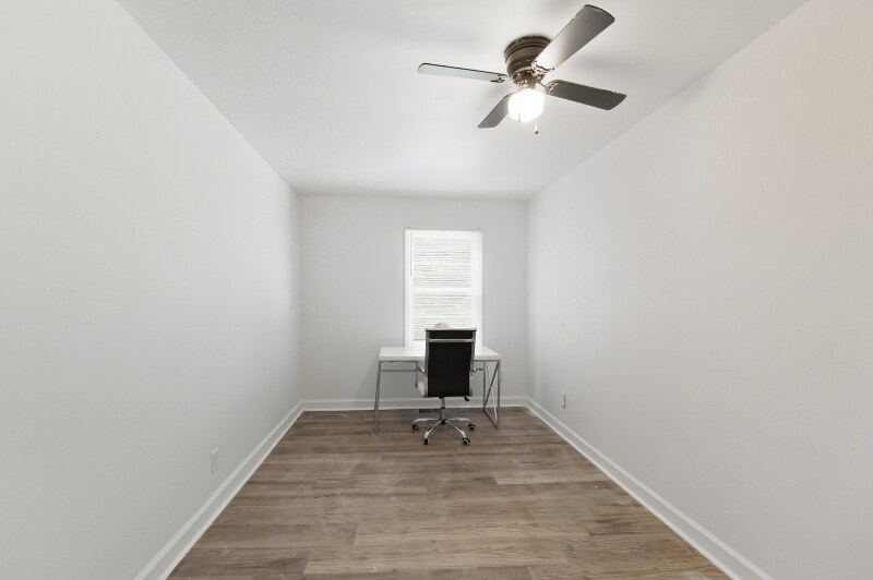 Building Photo - 3192 Oakcliff Rd NW