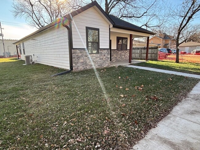 Building Photo - Stunning New Build in Central Manhattan! Available NOW!