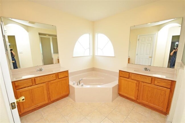 Building Photo - 12033 Blairemont Way