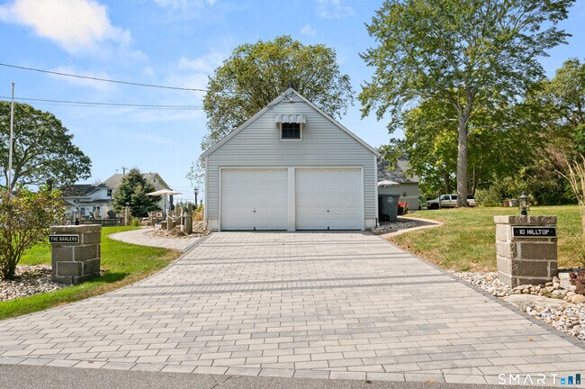 Building Photo - 10 Hilltop Rd