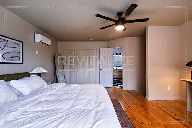 Building Photo - Fully Furnished Townhome w/ Private Garage