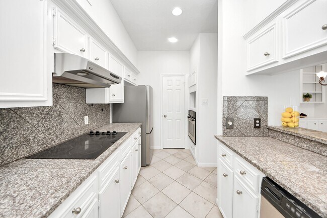 Building Photo - 5515 Strack Rd