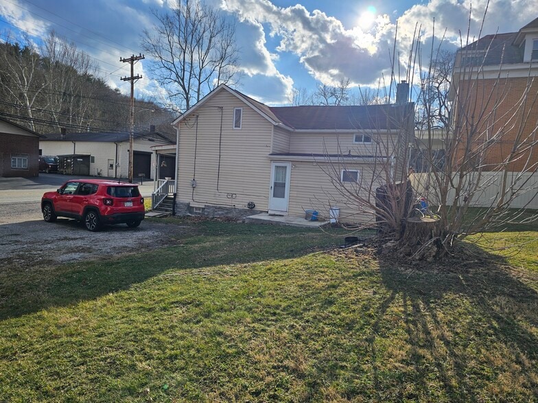 Building Photo - 70 Noblestown Rd