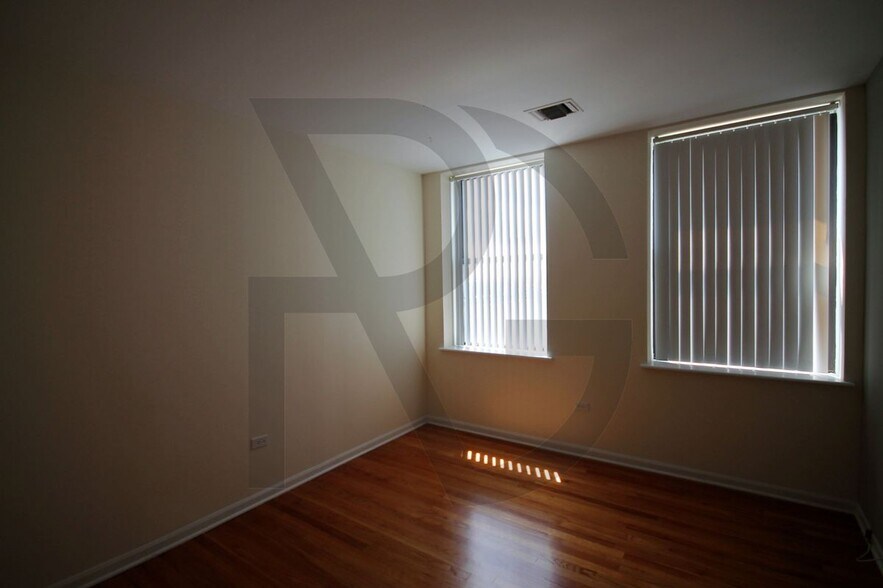 Building Photo - 4607 N Sheridan Rd