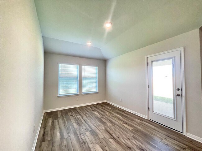 Building Photo - 408 Giorgio Moroder Dr