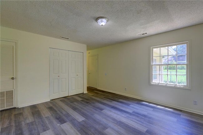 Building Photo - 5576 Kiernan Dr